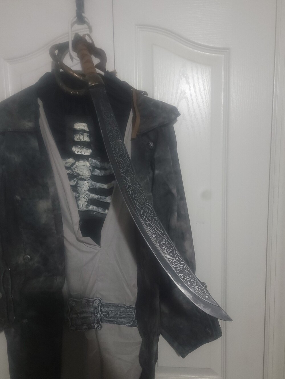 2015 Adult Skeleton Pirate Costume 5 Pc Full Head Skull Mask Hat Sword NWOT - Picture 3 of 8